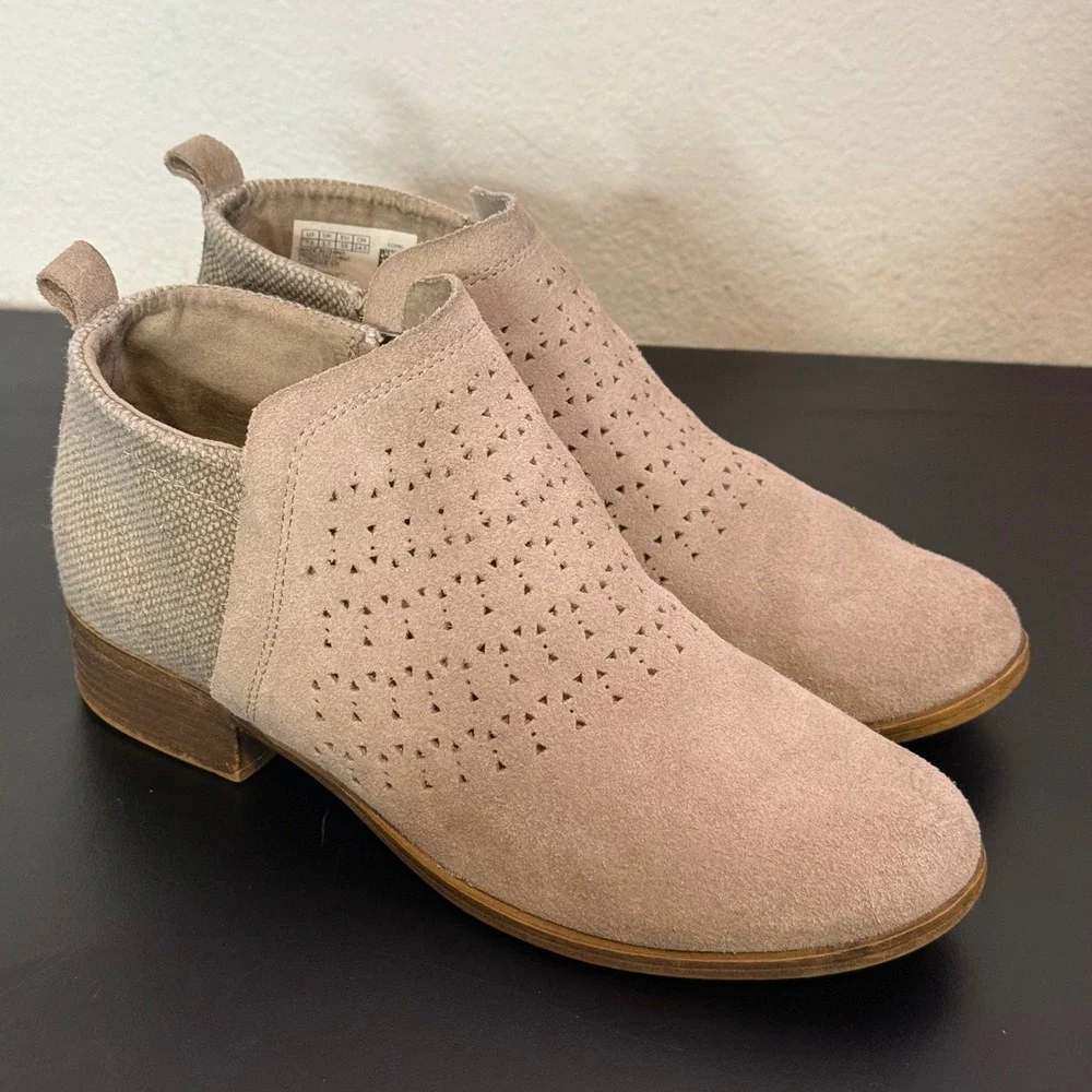 Toms deia suede